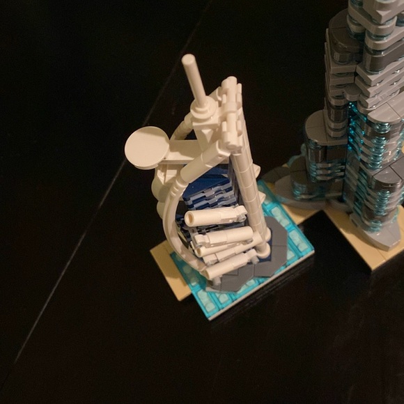 Retired Lego Architecture Skyline Collection Dubai 21052 - Picture 7 of 9